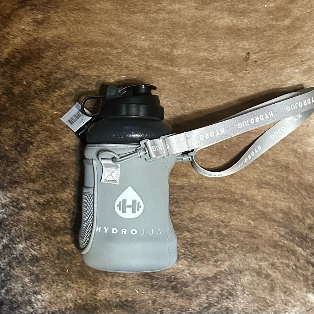 NWT HydroJug 73 oz with Light Gray Sleeve/Carrier with Branded Strap